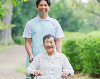 介護スタッフと入居者さんのイメージ